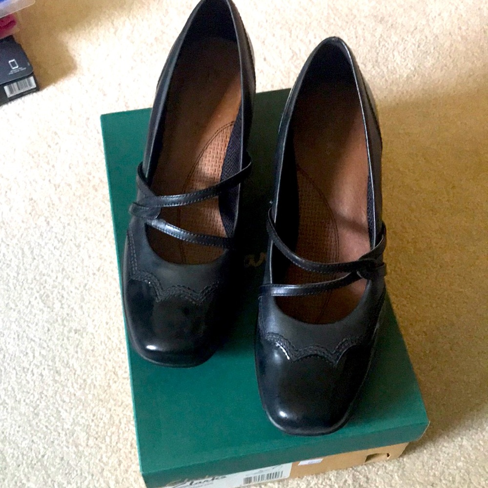 Womens Clarks Dress Shoes size 10 M